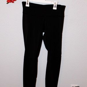 BLACK LULULEMON 7/8 LEGGINGS
